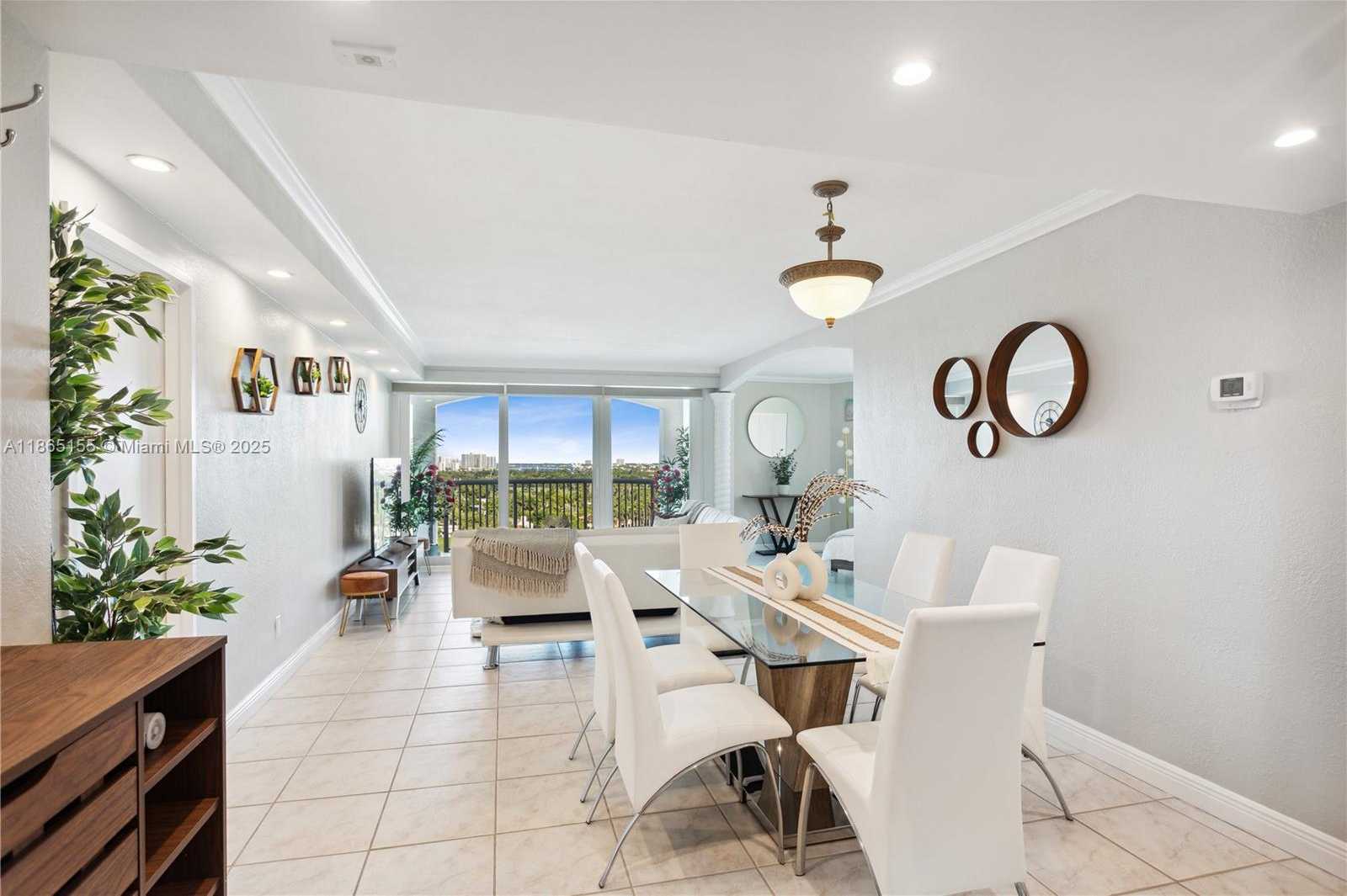 Small Image of 5401 COLLINS AVE #1020, Miami Beach Number 6