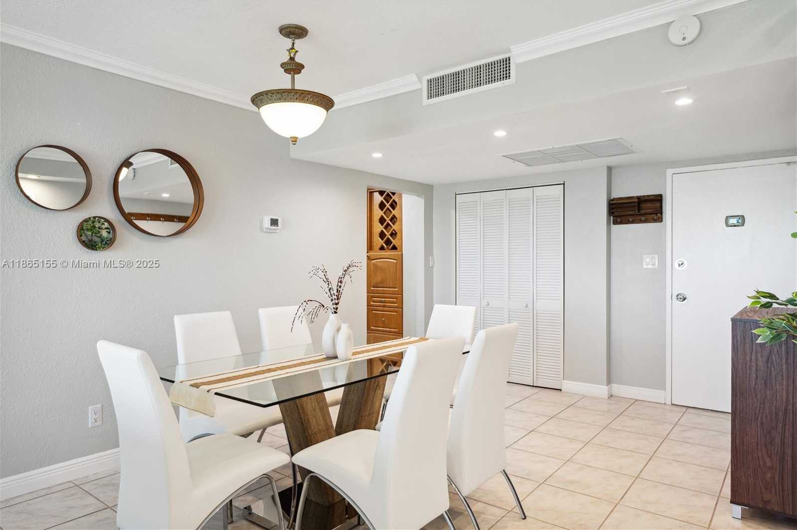 Small Image of 5401 COLLINS AVE #1020, Miami Beach Number 7