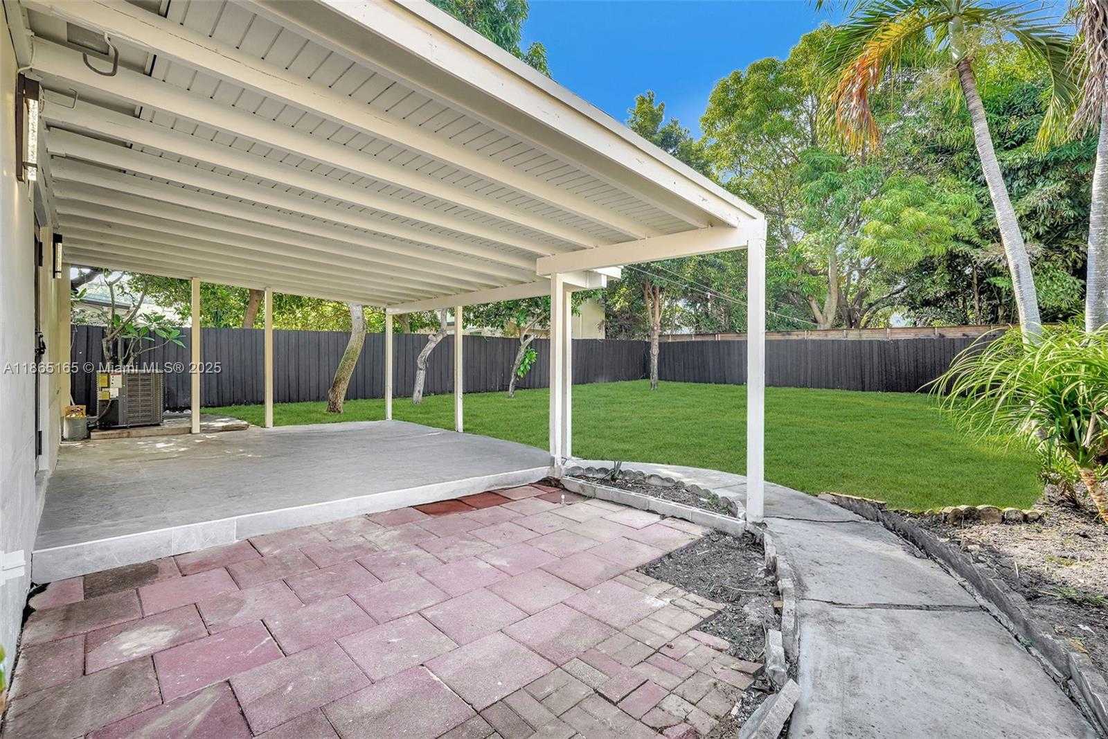 Small Image of 136 NORTH WEST 53, Miami Number 60