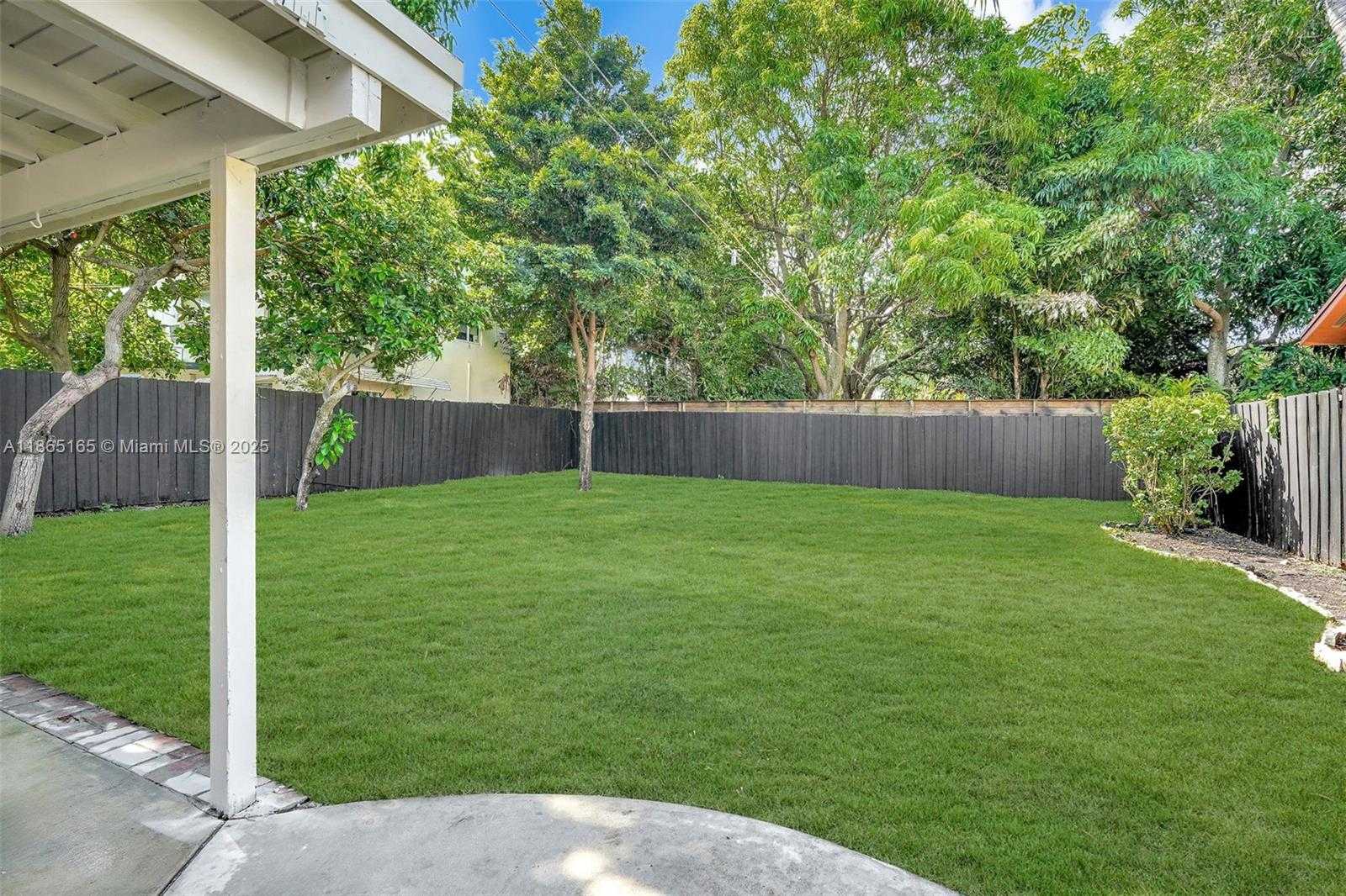 Small Image of 136 NORTH WEST 53, Miami Number 61