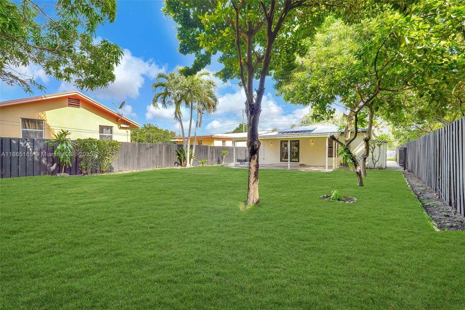 Small Image of 136 NORTH WEST 53, Miami Number 65