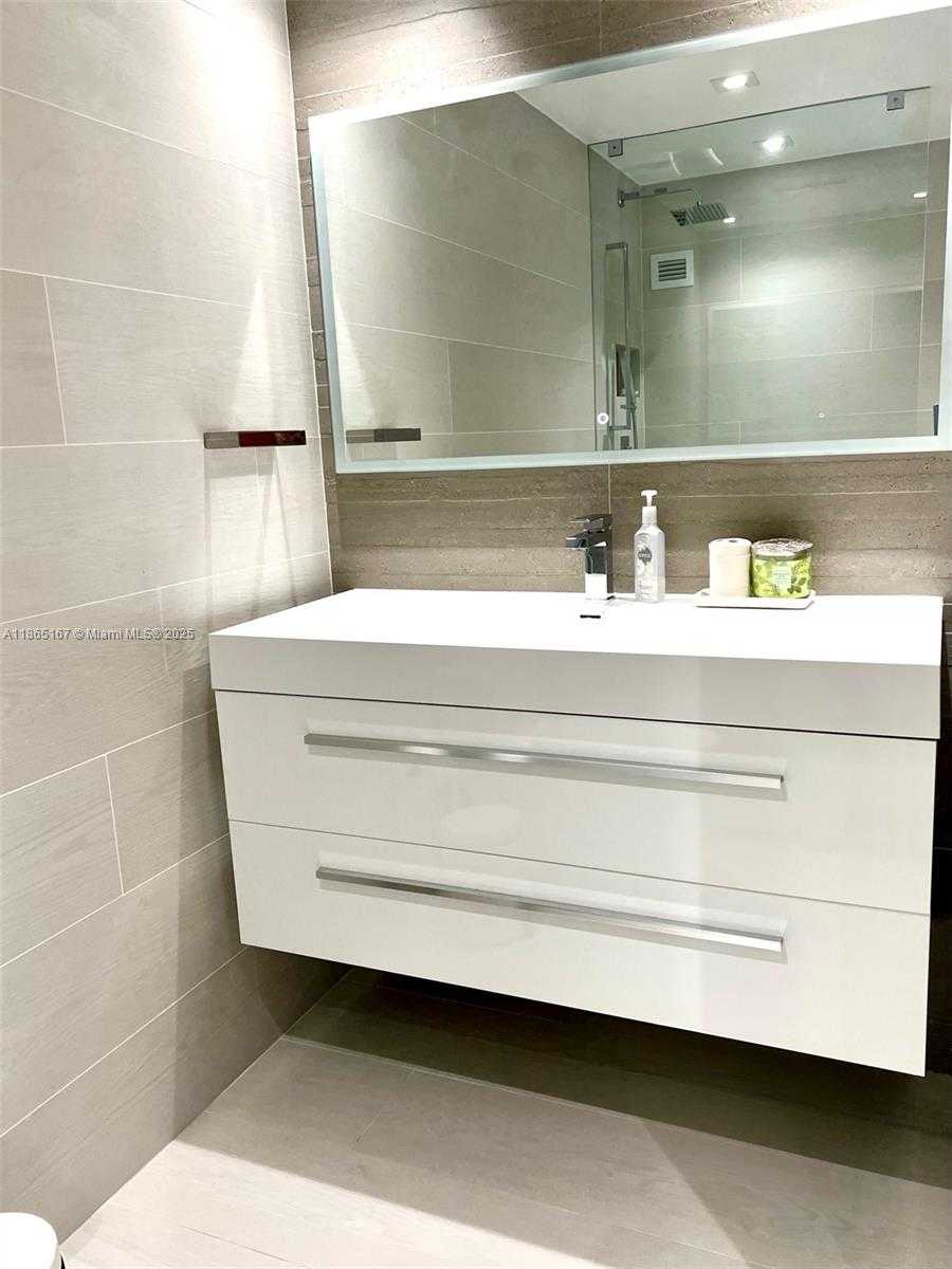 Small Image of 10185 COLLINS AVE #902, Bal Harbour Number 17