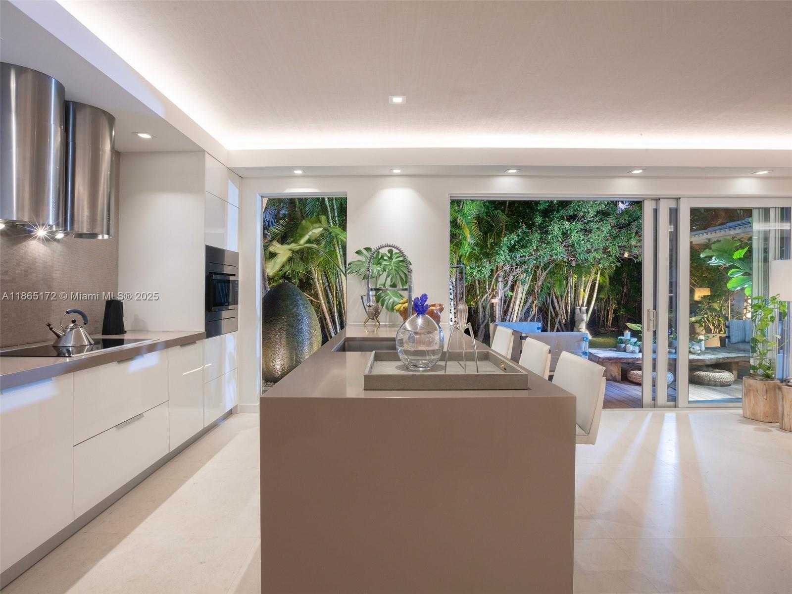 Small Image of Miami Beach Number 9