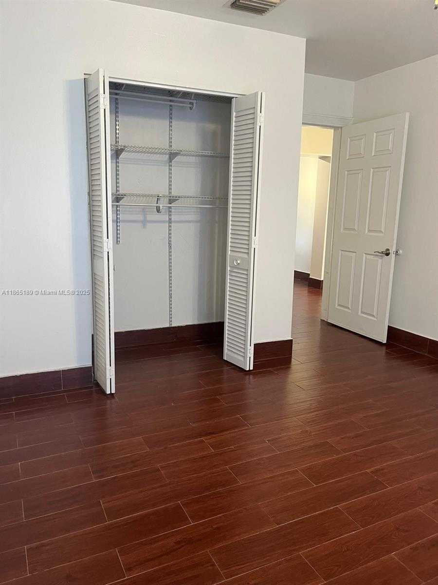 Small Image of Hollywood Number 12