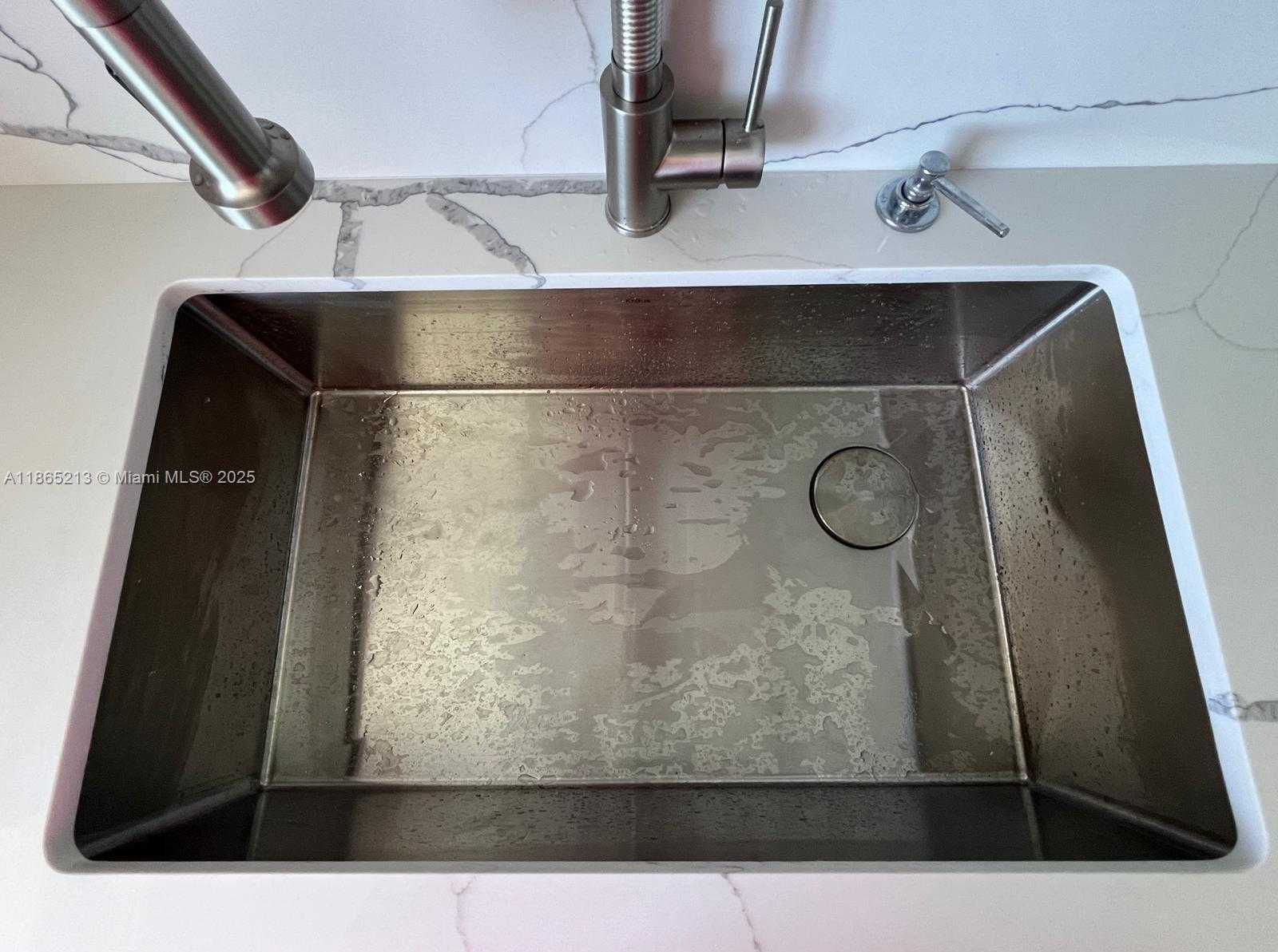 Imagen de Pequeño Objeto