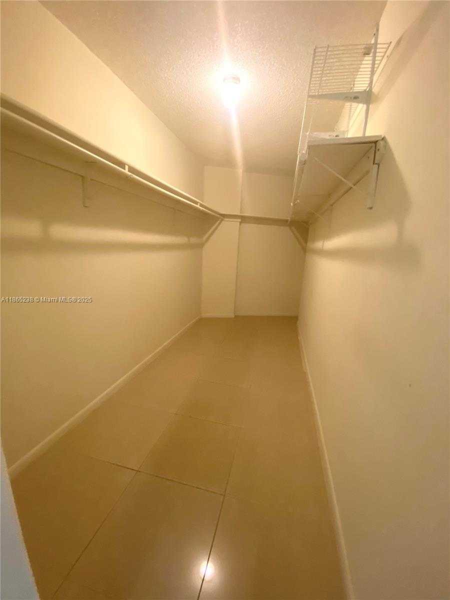Small Image of 13953 KENDALE LAKES CIR #210B, Miami Number 10