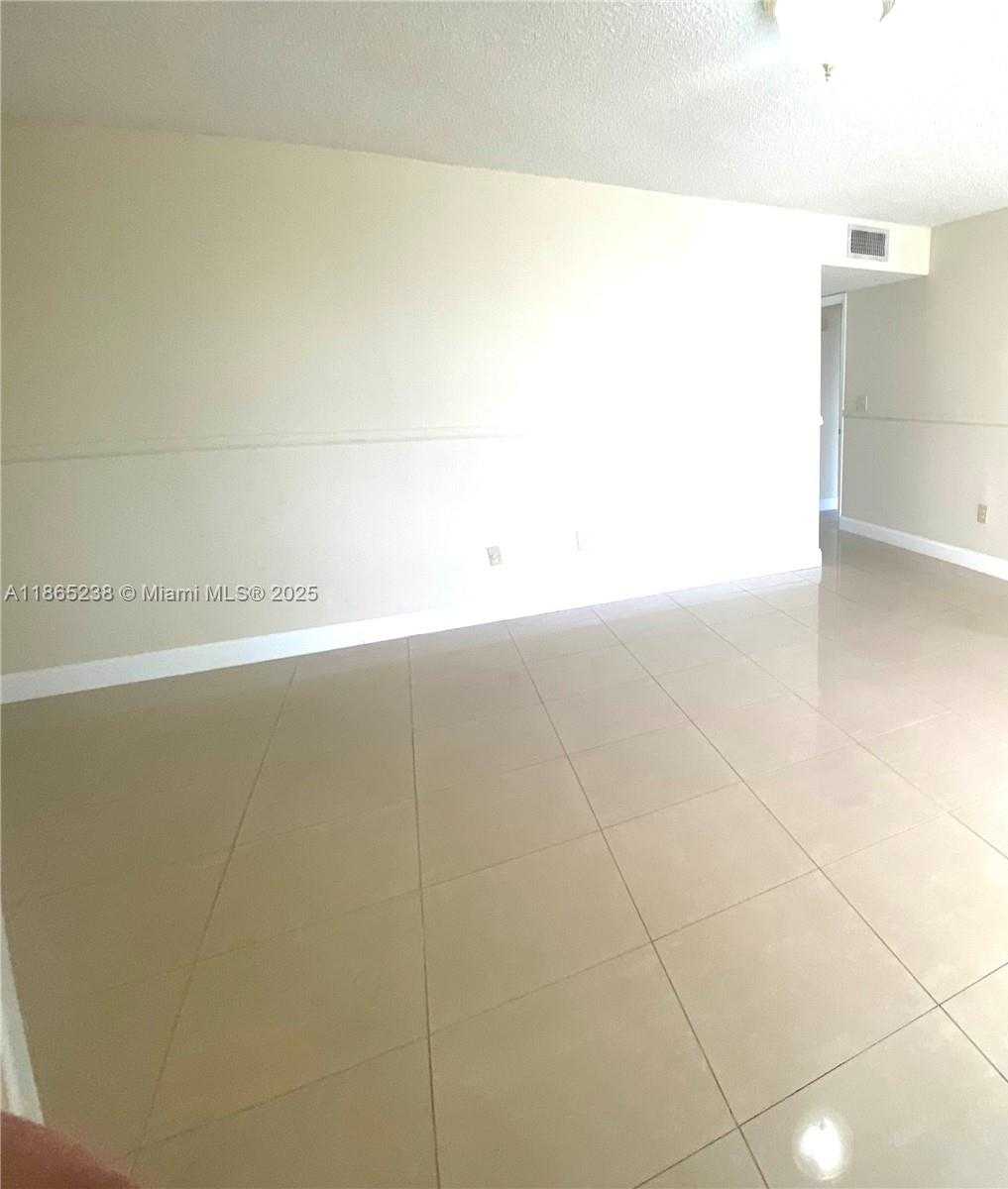 Small Image of 13953 KENDALE LAKES CIR #210B, Miami Number 12