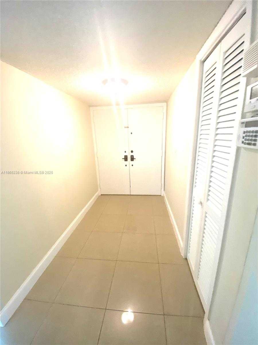Small Image of 13953 KENDALE LAKES CIR #210B, Miami Number 16
