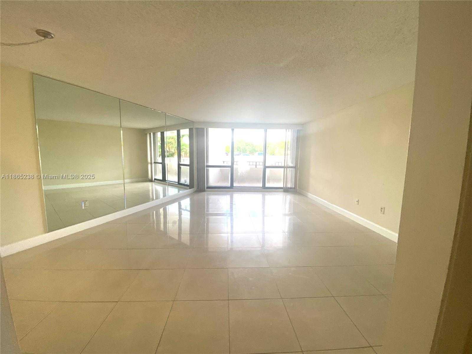 Small Image of 13953 KENDALE LAKES CIR #210B, Miami Number 18