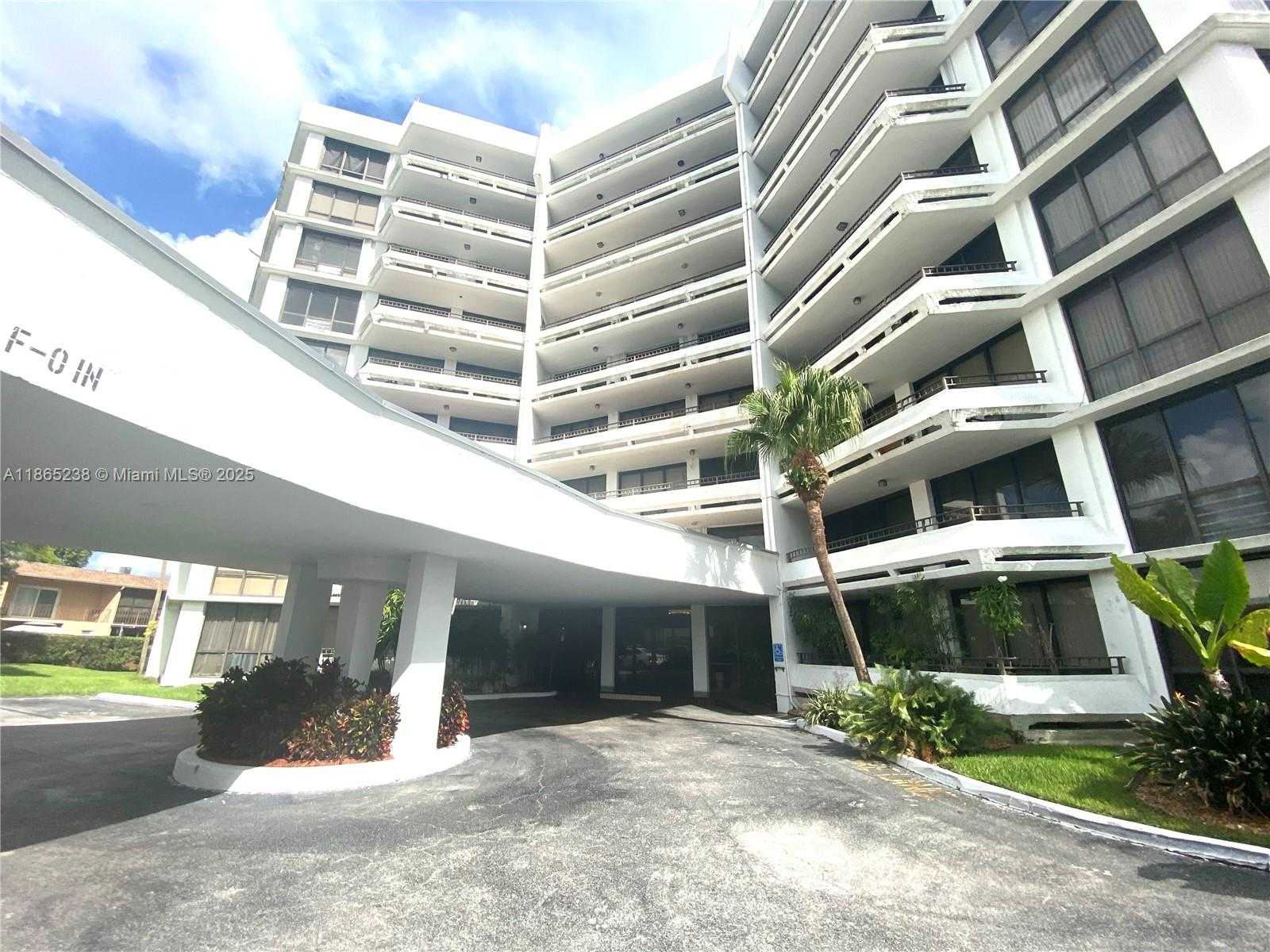 Small Image of 13953 KENDALE LAKES CIR #210B, Miami Number 2