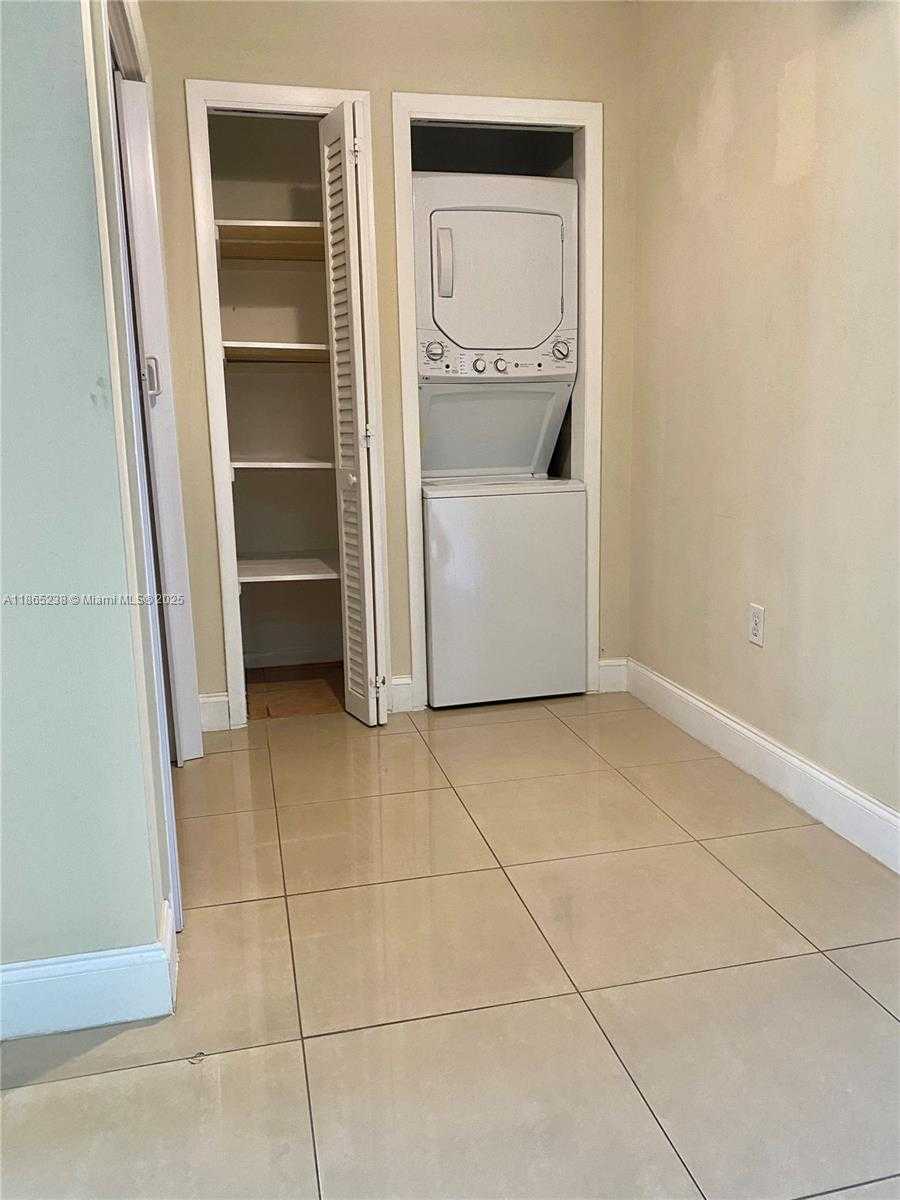 Small Image of 13953 KENDALE LAKES CIR #210B, Miami Number 21
