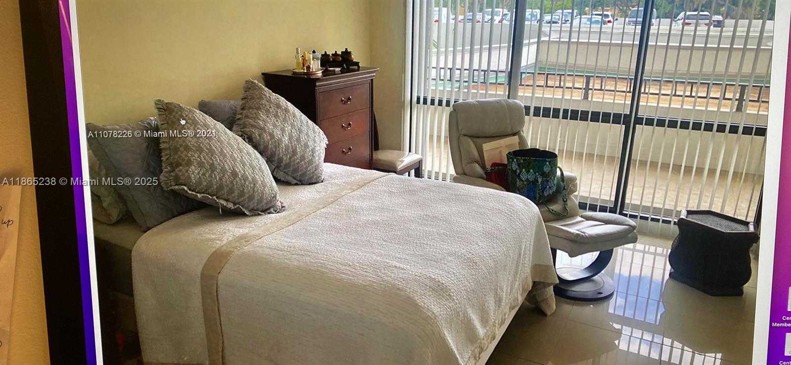 Small Image of 13953 KENDALE LAKES CIR #210B, Miami Number 22