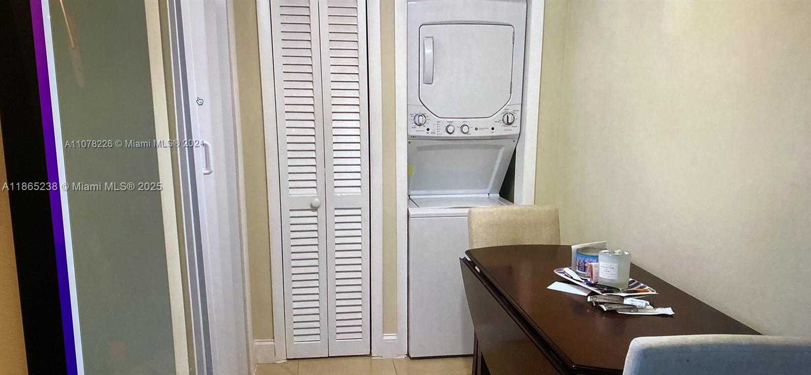 Small Image of 13953 KENDALE LAKES CIR #210B, Miami Number 23
