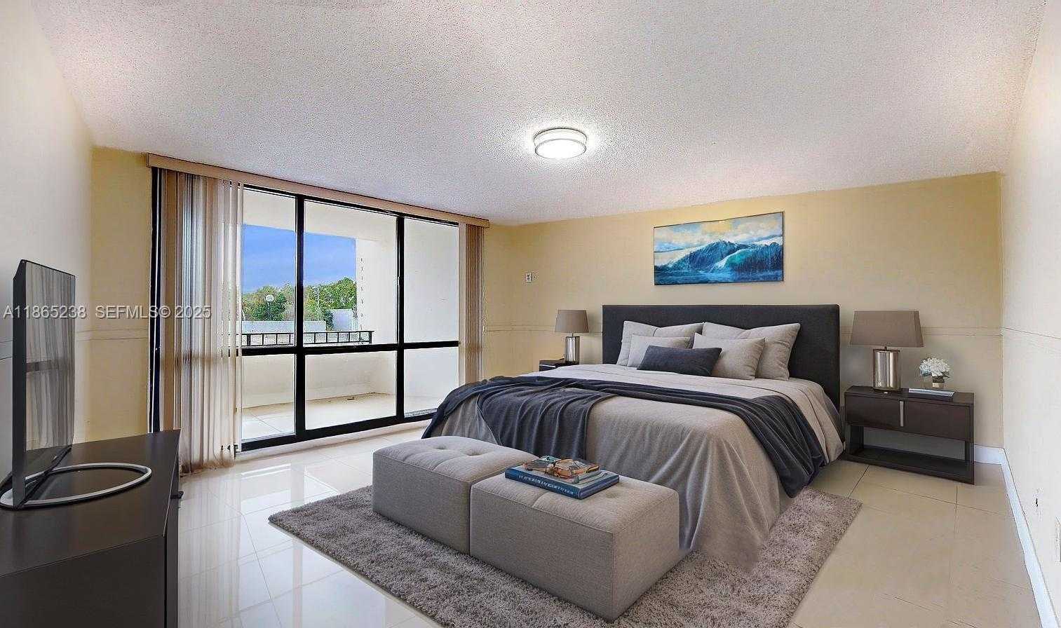 Small Image of 13953 KENDALE LAKES CIR #210B, Miami Number 25