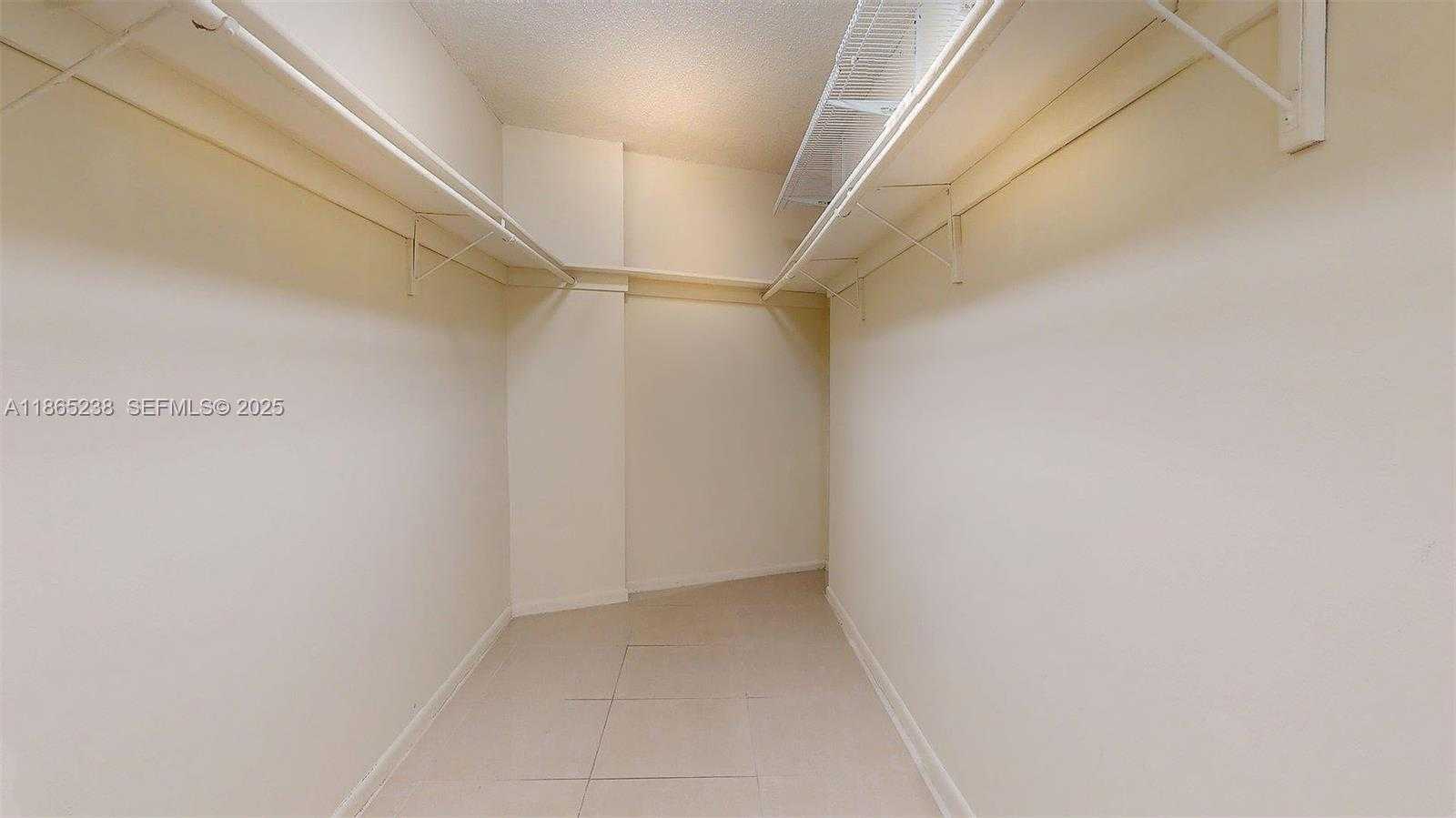 Small Image of 13953 KENDALE LAKES CIR #210B, Miami Number 26
