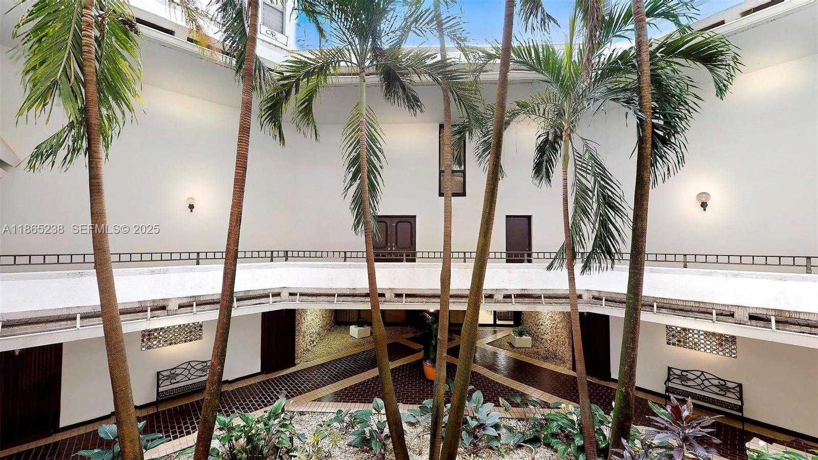 Small Image of 13953 KENDALE LAKES CIR #210B, Miami Number 28