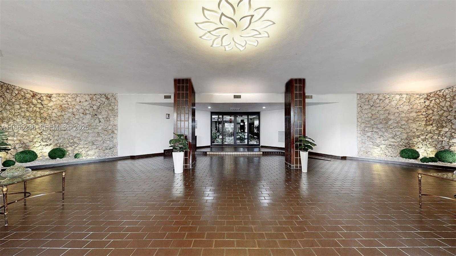 Small Image of 13953 KENDALE LAKES CIR #210B, Miami Number 30