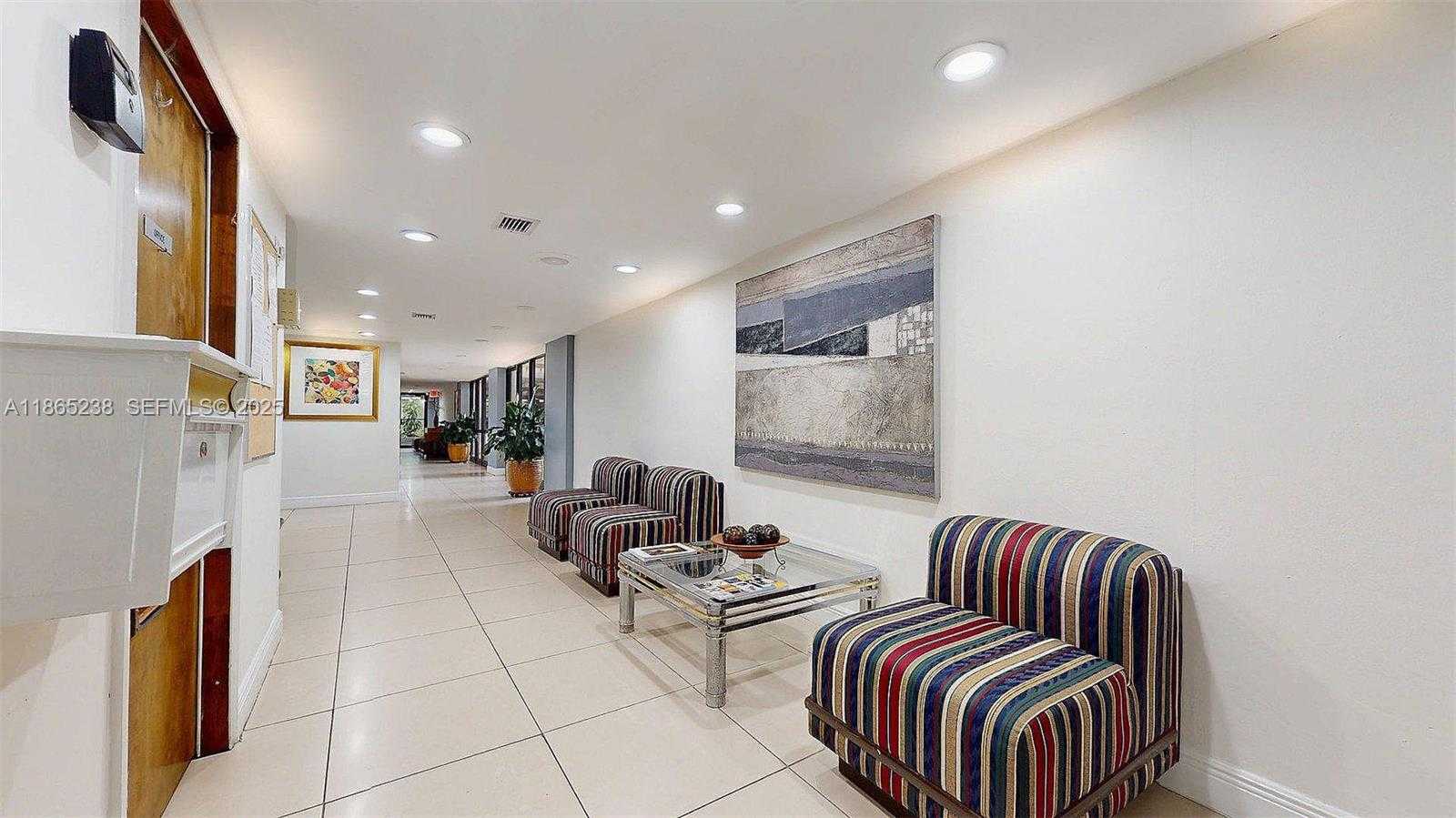 Small Image of 13953 KENDALE LAKES CIR #210B, Miami Number 37