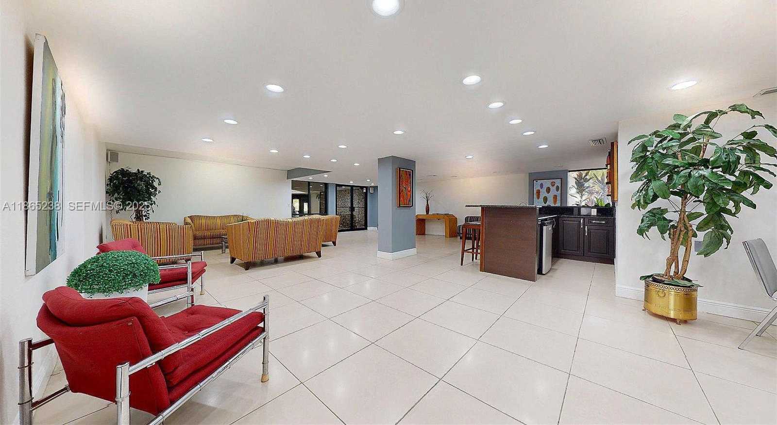 Small Image of 13953 KENDALE LAKES CIR #210B, Miami Number 39