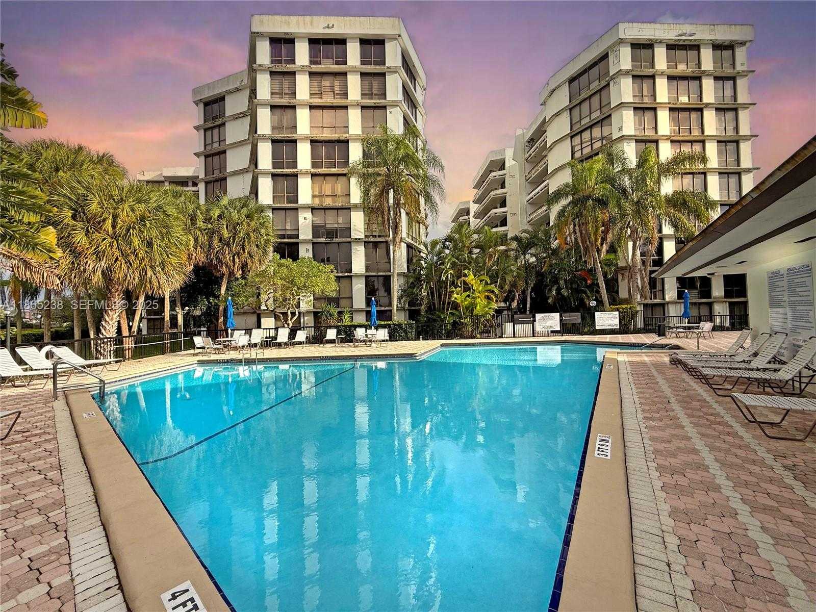 Small Image of 13953 KENDALE LAKES CIR #210B, Miami Number 41
