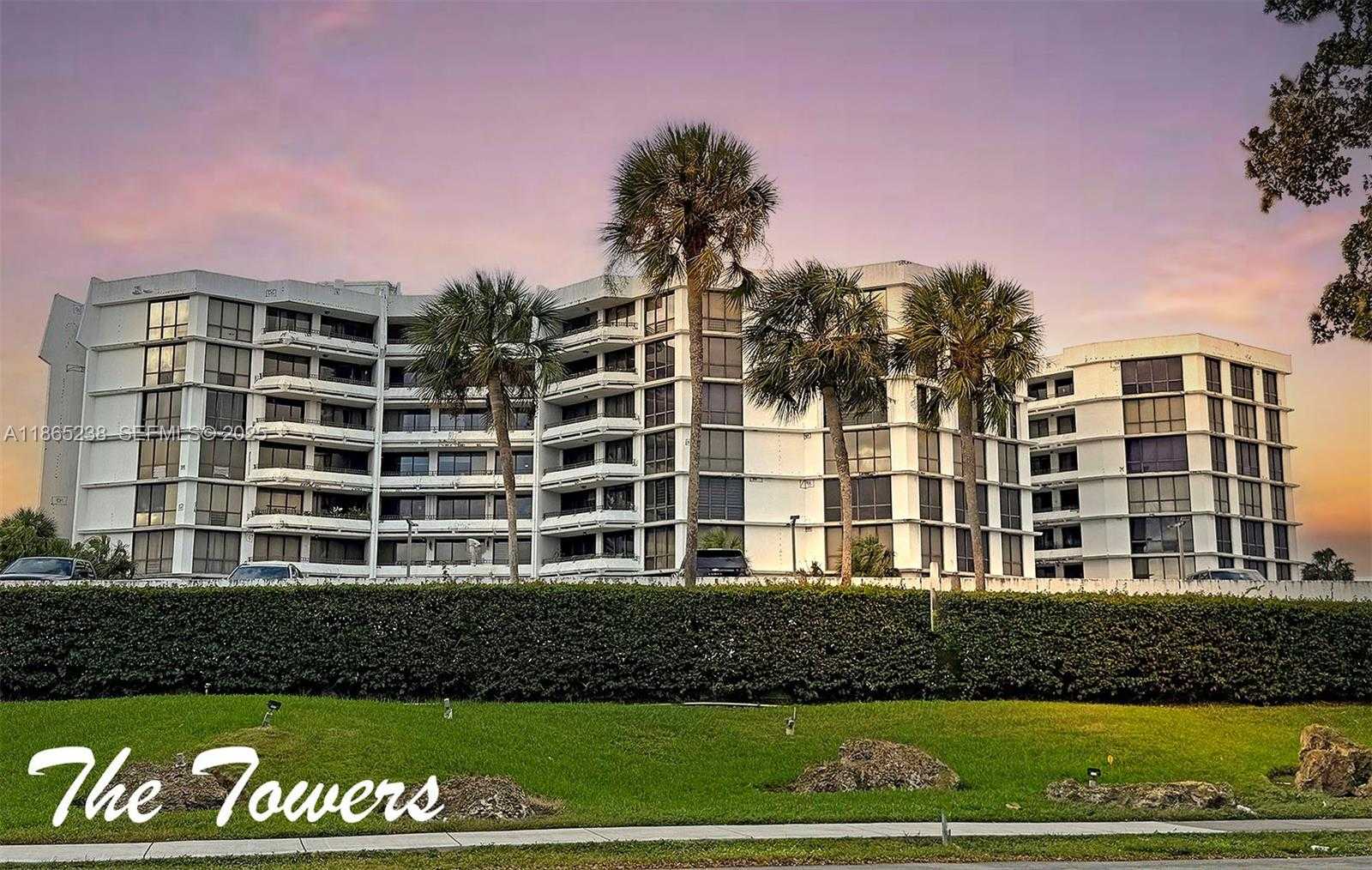 Small Image of 13953 KENDALE LAKES CIR #210B, Miami Number 47