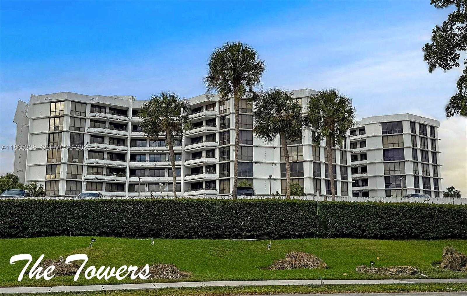 Small Image of 13953 KENDALE LAKES CIR #210B, Miami Number 48