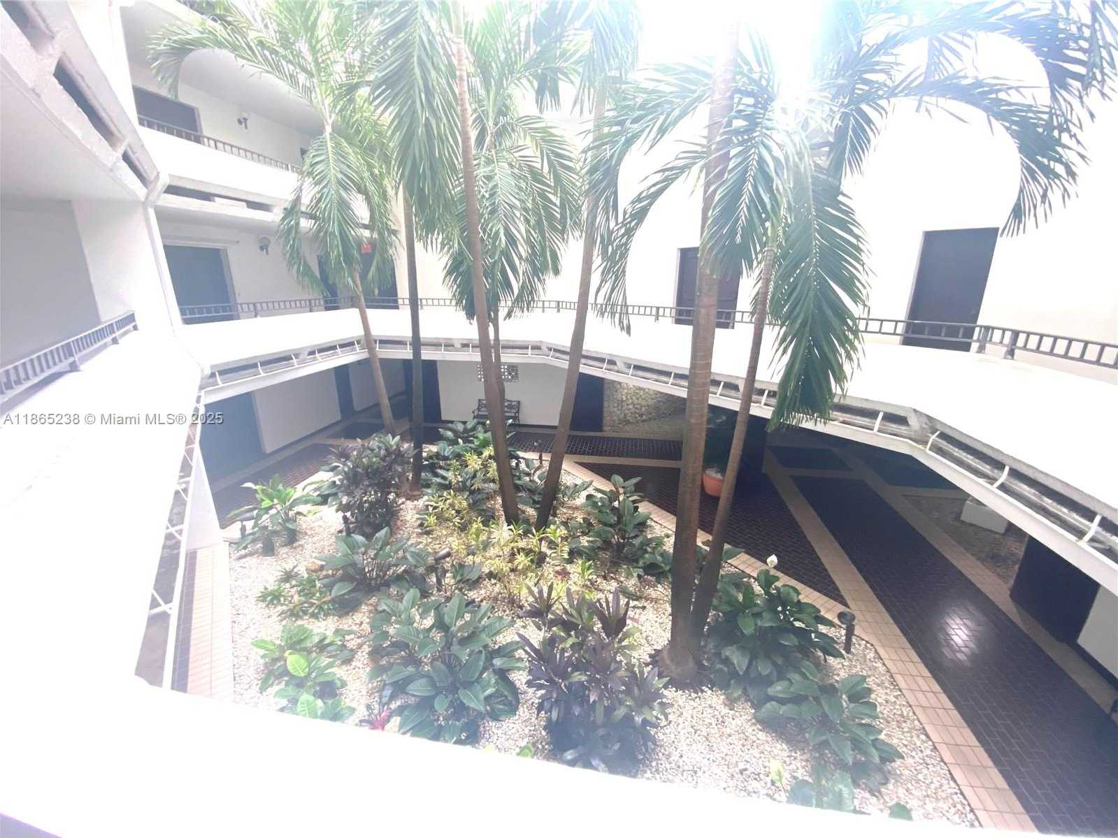 Small Image of 13953 KENDALE LAKES CIR #210B, Miami Number 6