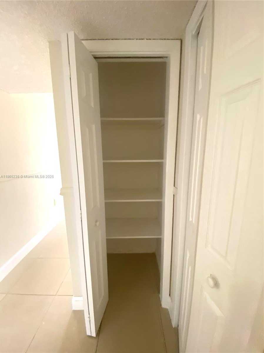 Small Image of 13953 KENDALE LAKES CIR #210B, Miami Number 9
