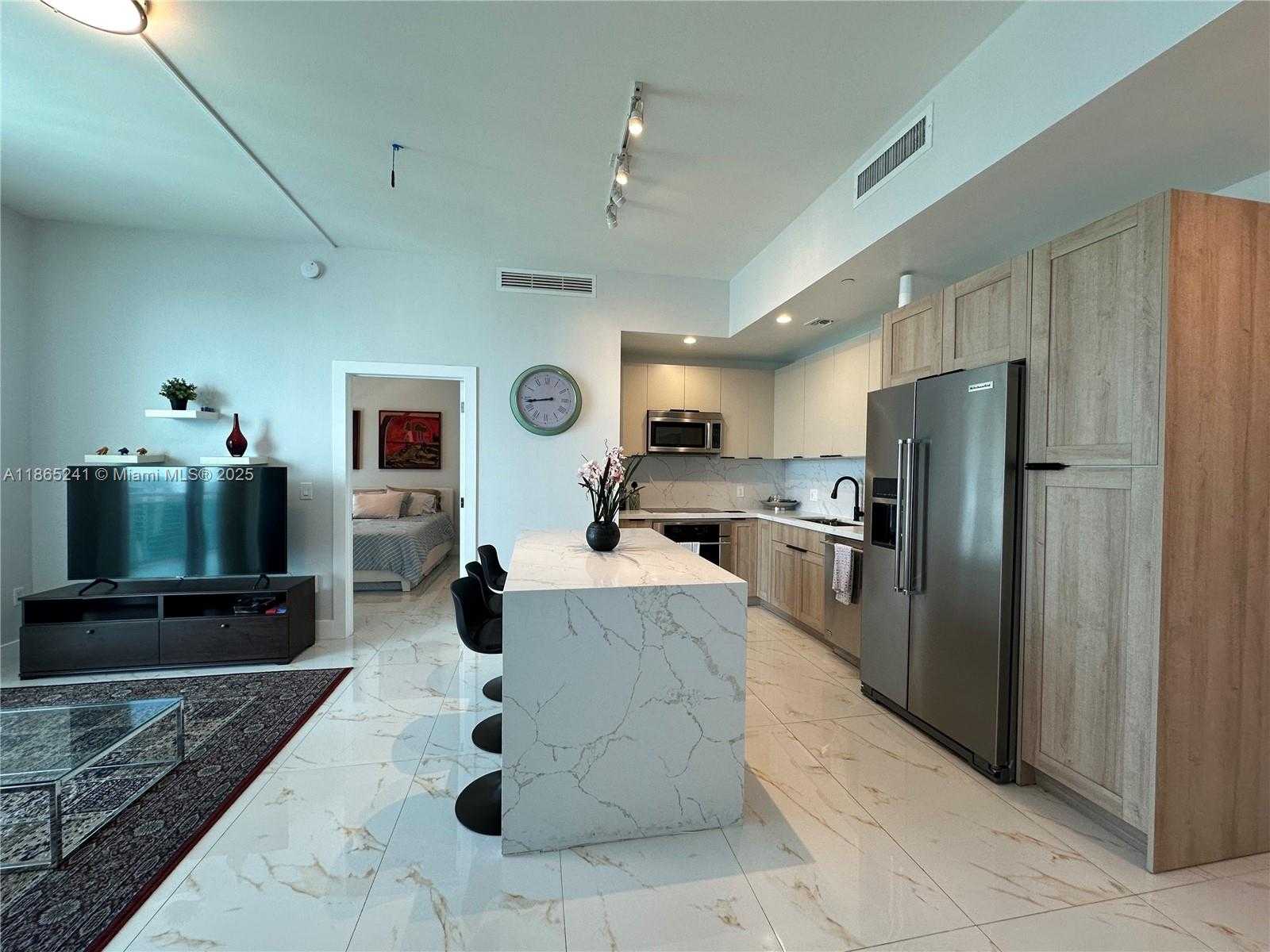 Small Image of 950 BRICKELL BAY DR #5106, Miami Number 10
