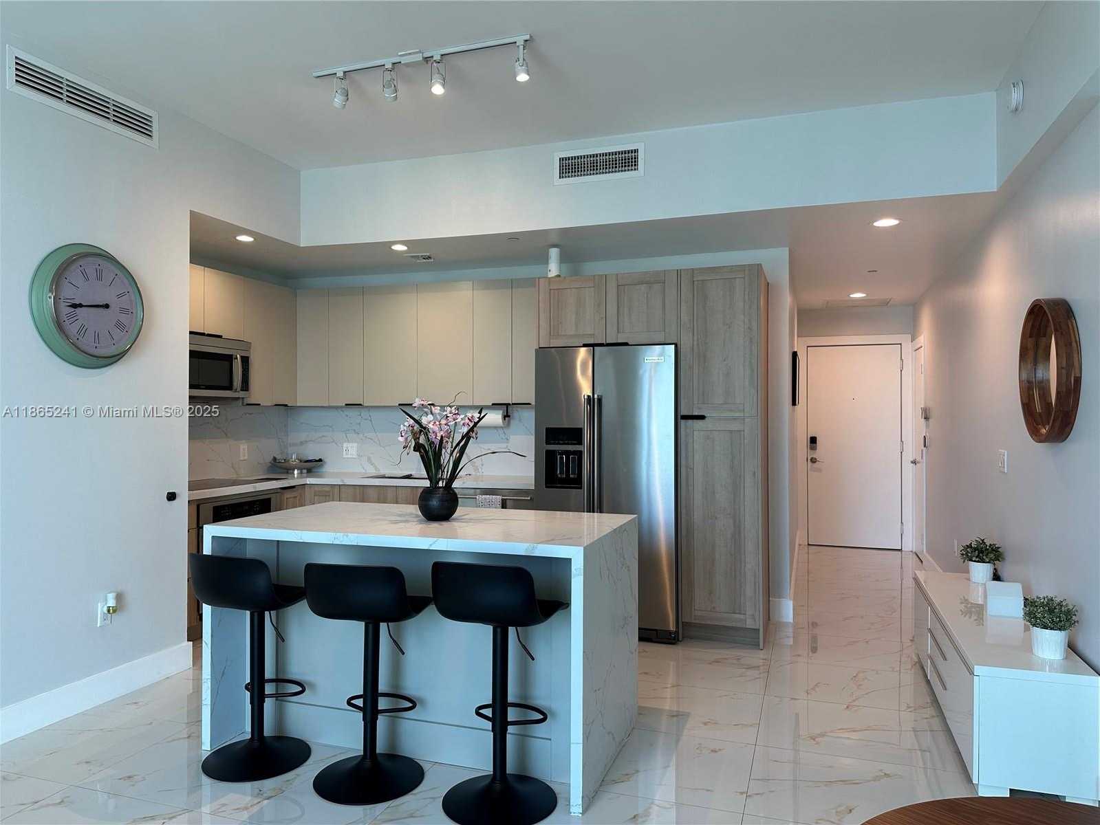 Small Image of 950 BRICKELL BAY DR #5106, Miami Number 2