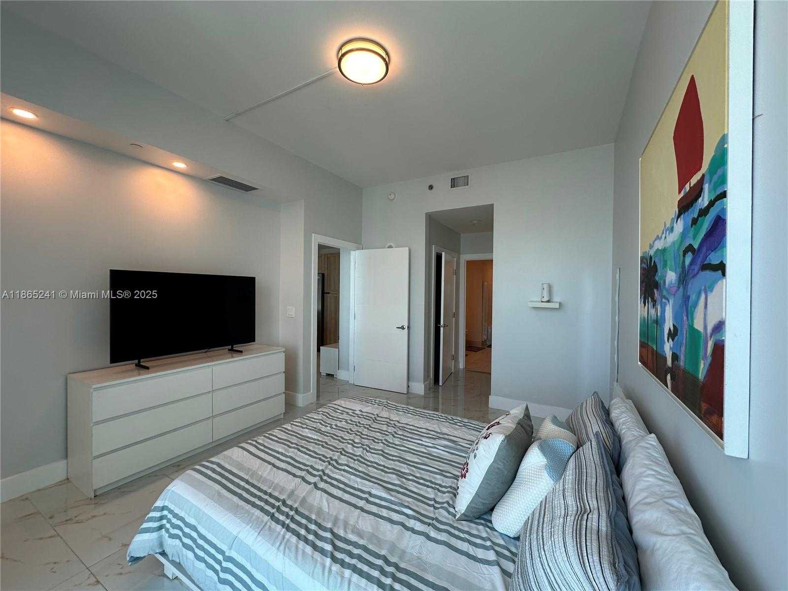 Small Image of 950 BRICKELL BAY DR #5106, Miami Number 23