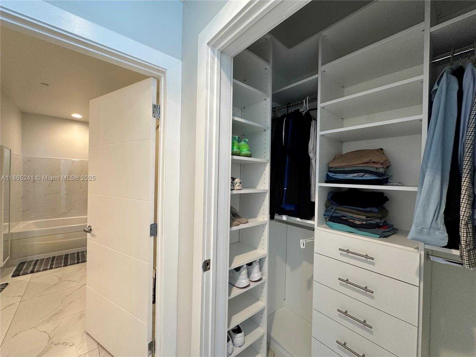 Small Image of 950 BRICKELL BAY DR #5106, Miami Number 26