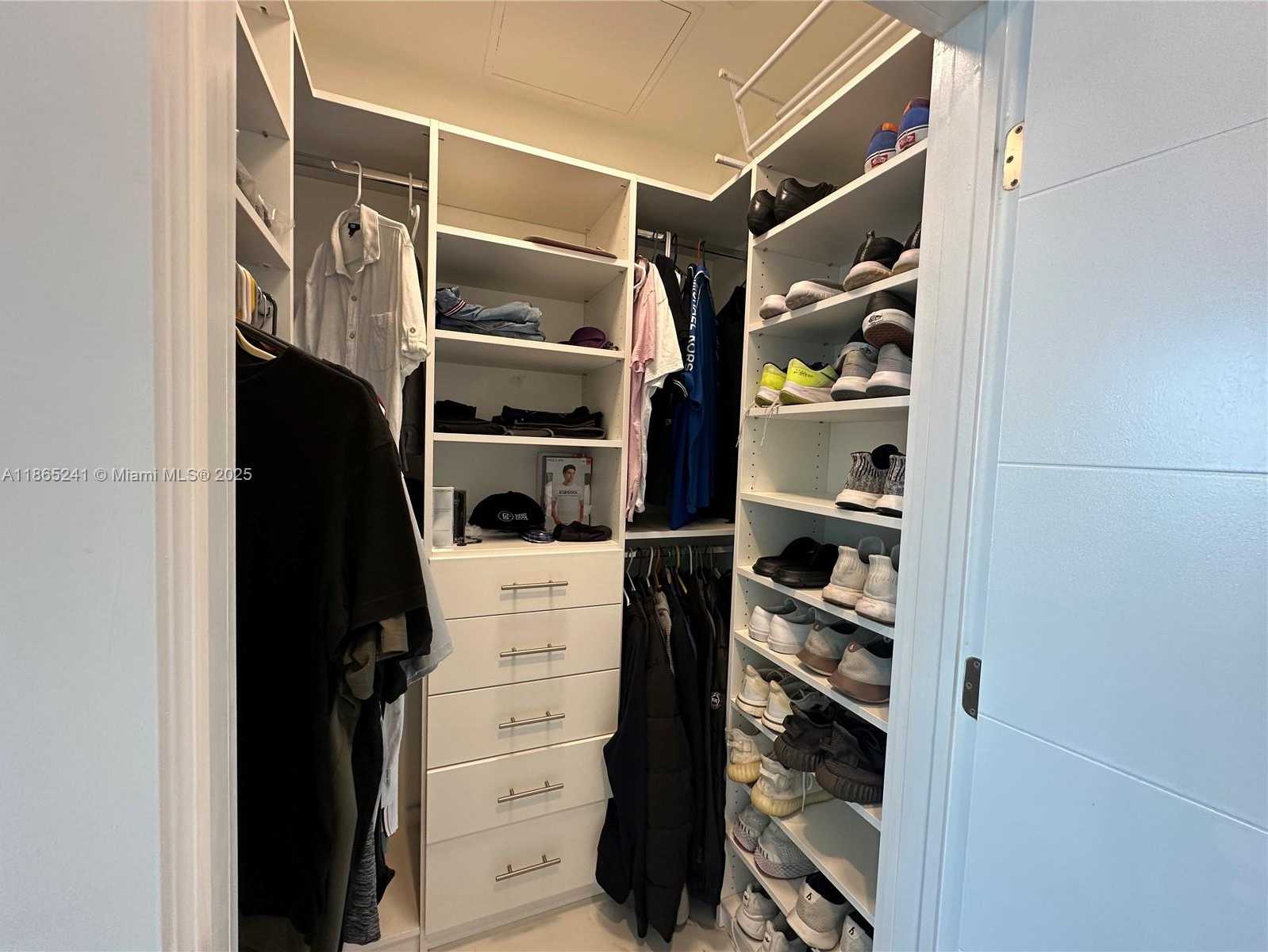 Small Image of 950 BRICKELL BAY DR #5106, Miami Number 27