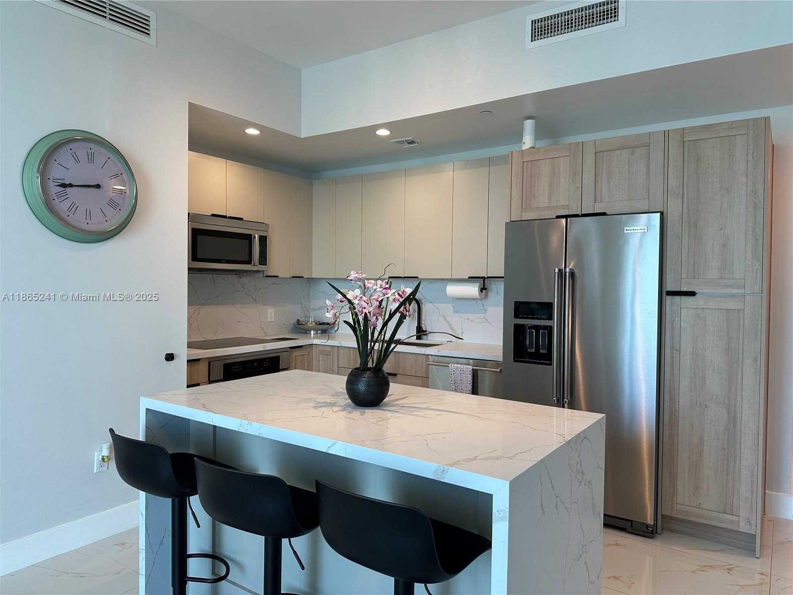 Small Image of 950 BRICKELL BAY DR #5106, Miami Number 3