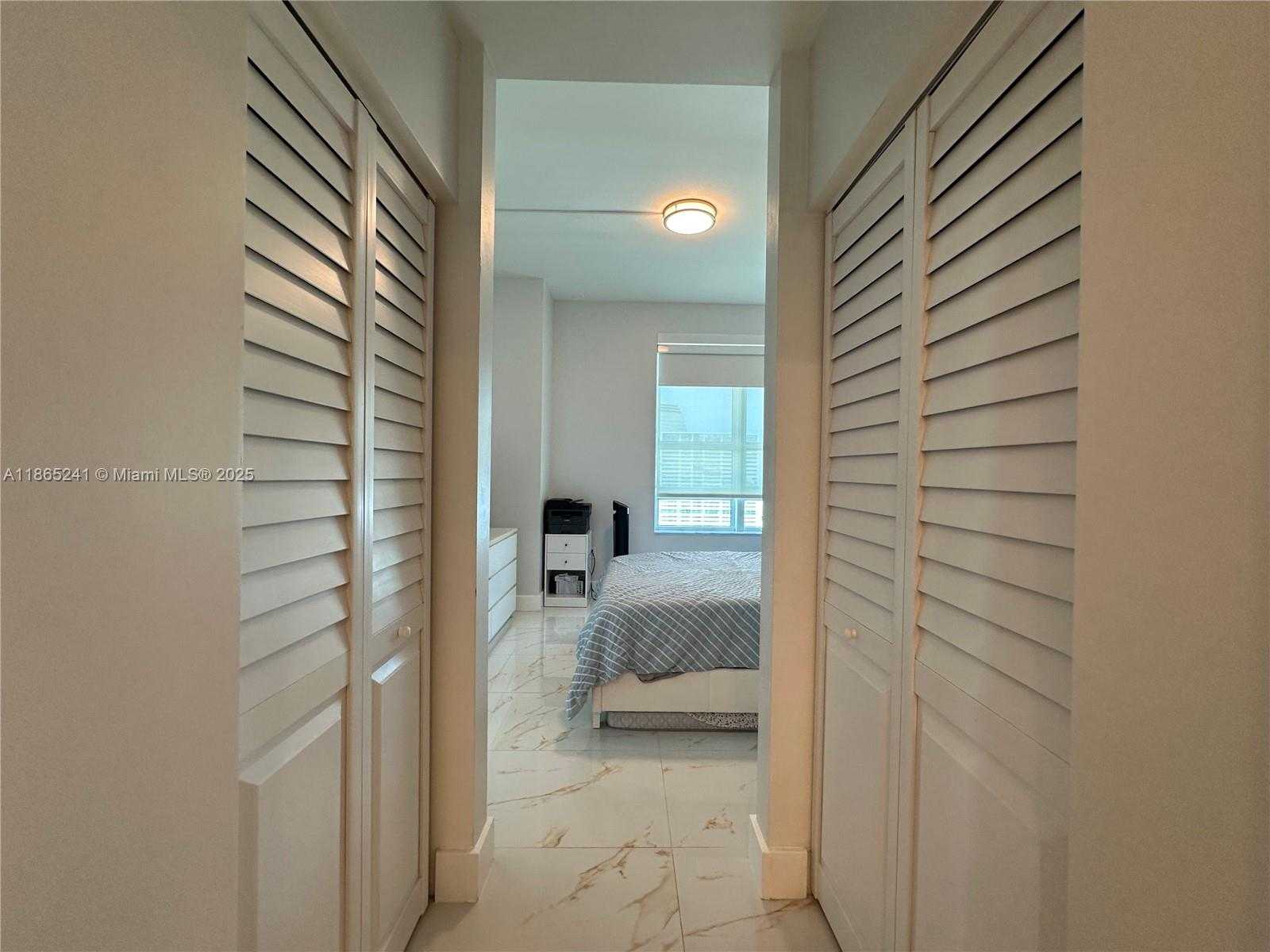 Small Image of 950 BRICKELL BAY DR #5106, Miami Number 36