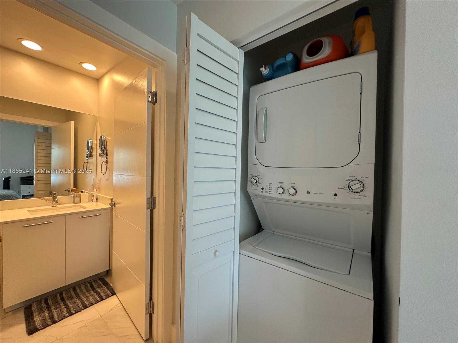 Small Image of 950 BRICKELL BAY DR #5106, Miami Number 39