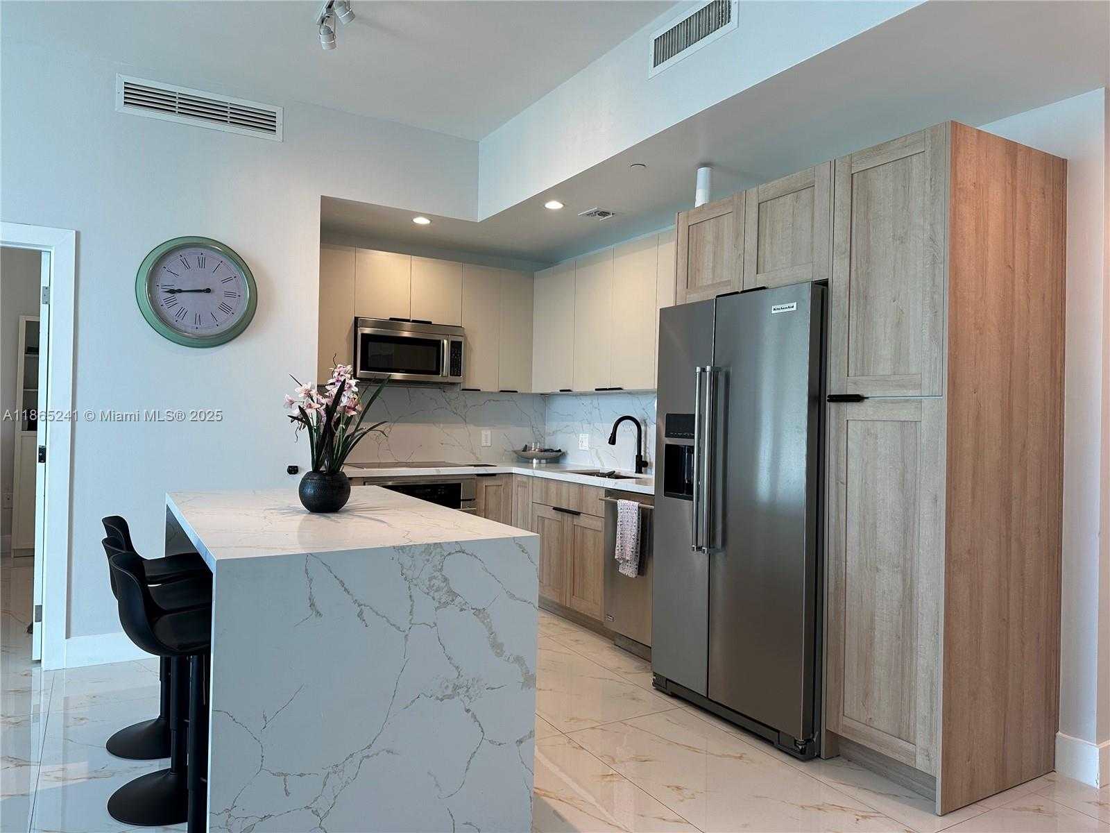 Small Image of 950 BRICKELL BAY DR #5106, Miami Number 4