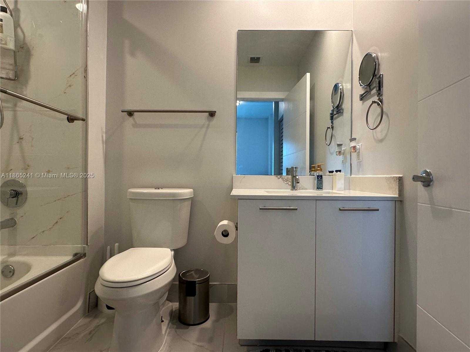 Small Image of 950 BRICKELL BAY DR #5106, Miami Number 41
