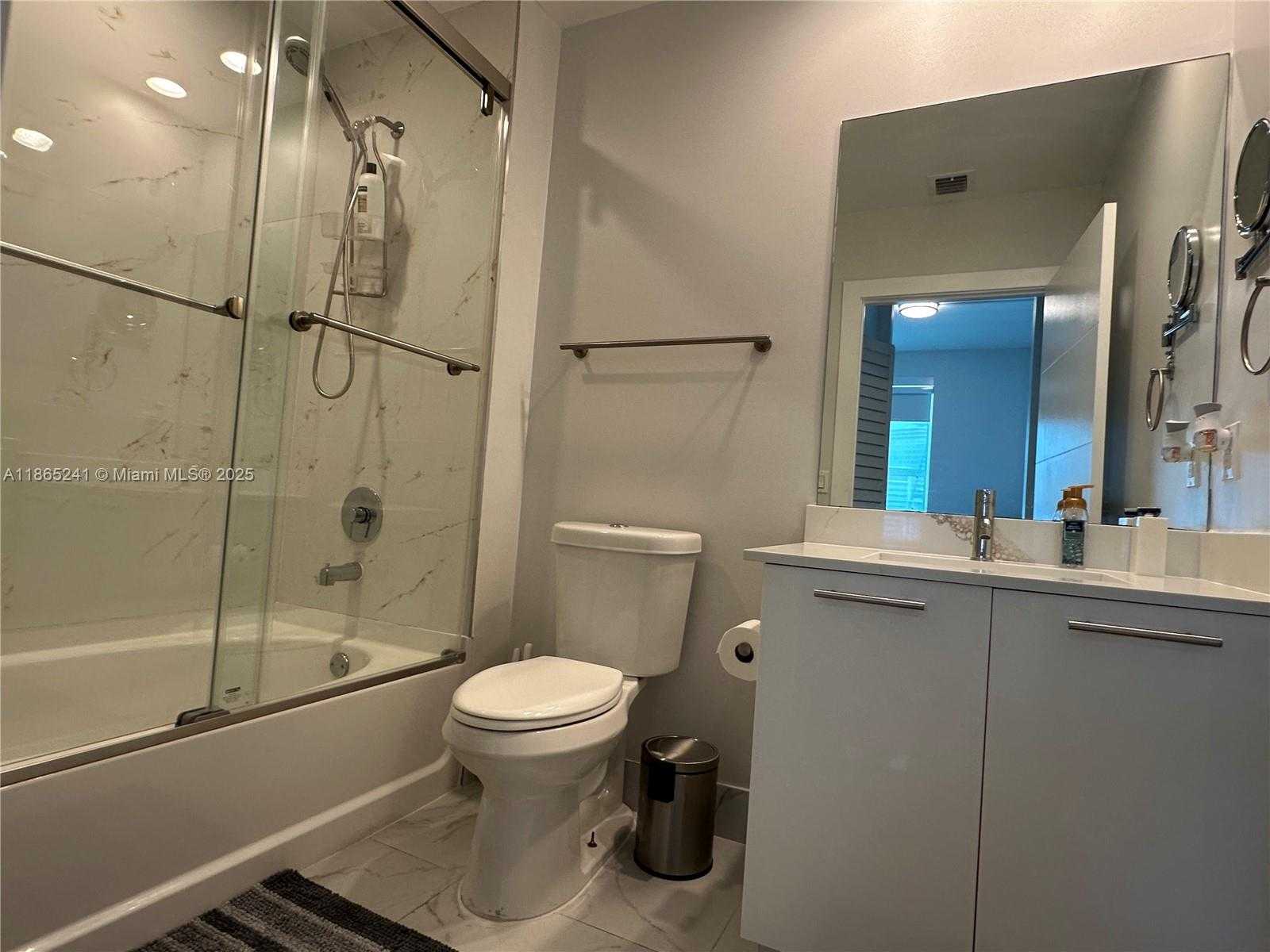 Small Image of 950 BRICKELL BAY DR #5106, Miami Number 42