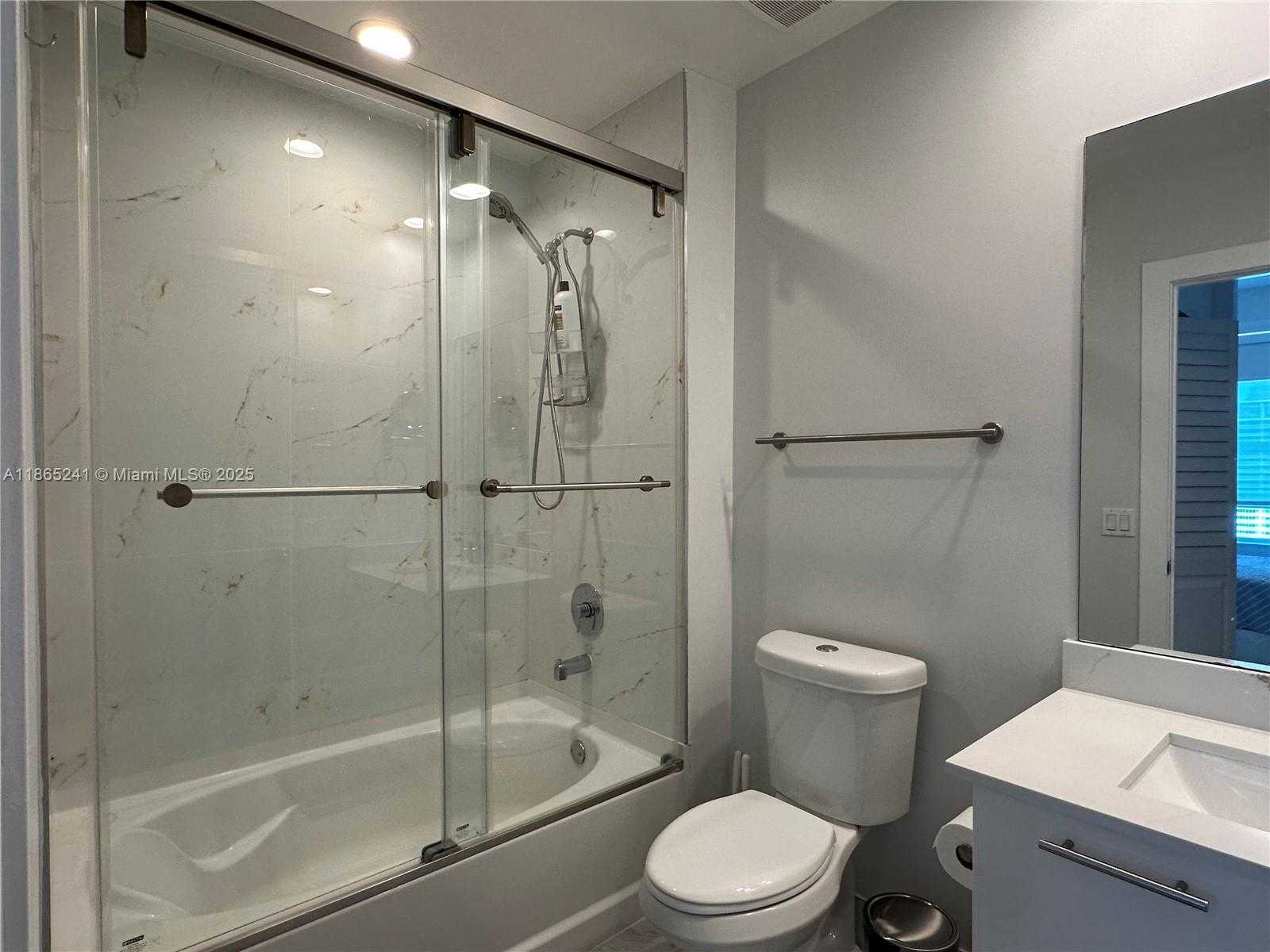 Small Image of 950 BRICKELL BAY DR #5106, Miami Number 43