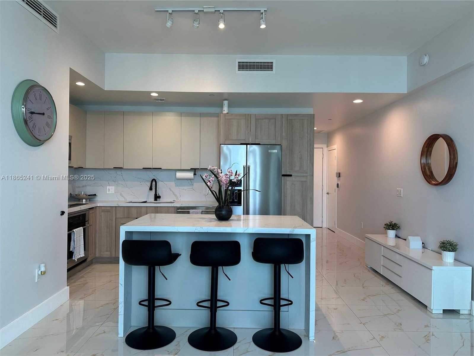 Small Image of 950 BRICKELL BAY DR #5106, Miami Number 6