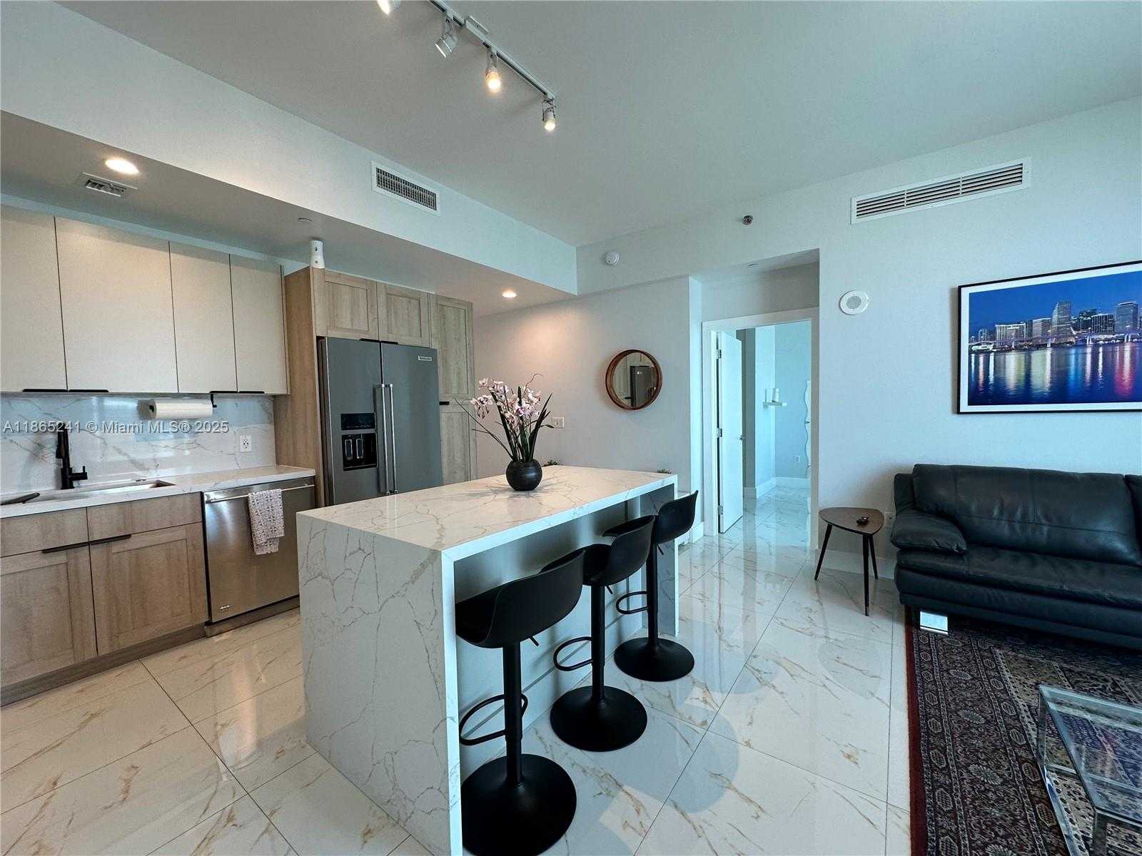 Small Image of 950 BRICKELL BAY DR #5106, Miami Number 8