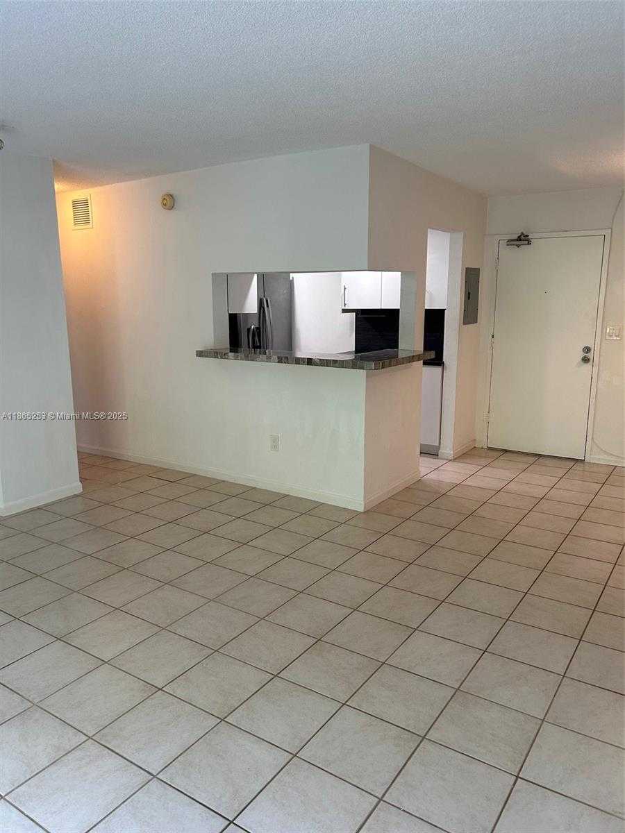 Small Image of 2201 BRICKELL AVE #69, Miami Number 3