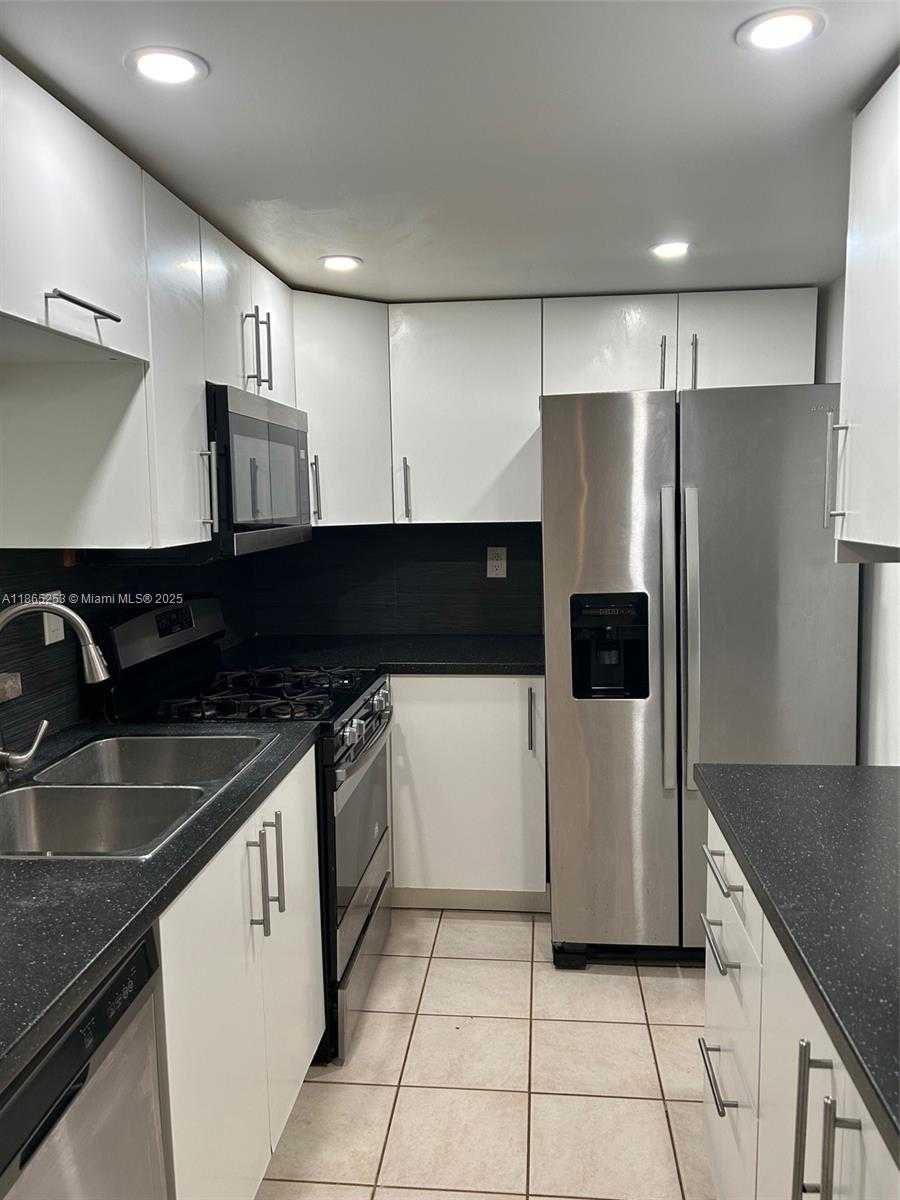 Small Image of 2201 BRICKELL AVE #69, Miami Number 4
