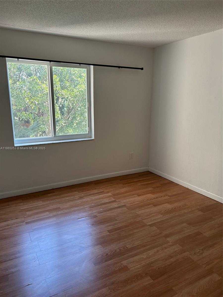 Small Image of 2201 BRICKELL AVE #69, Miami Number 7
