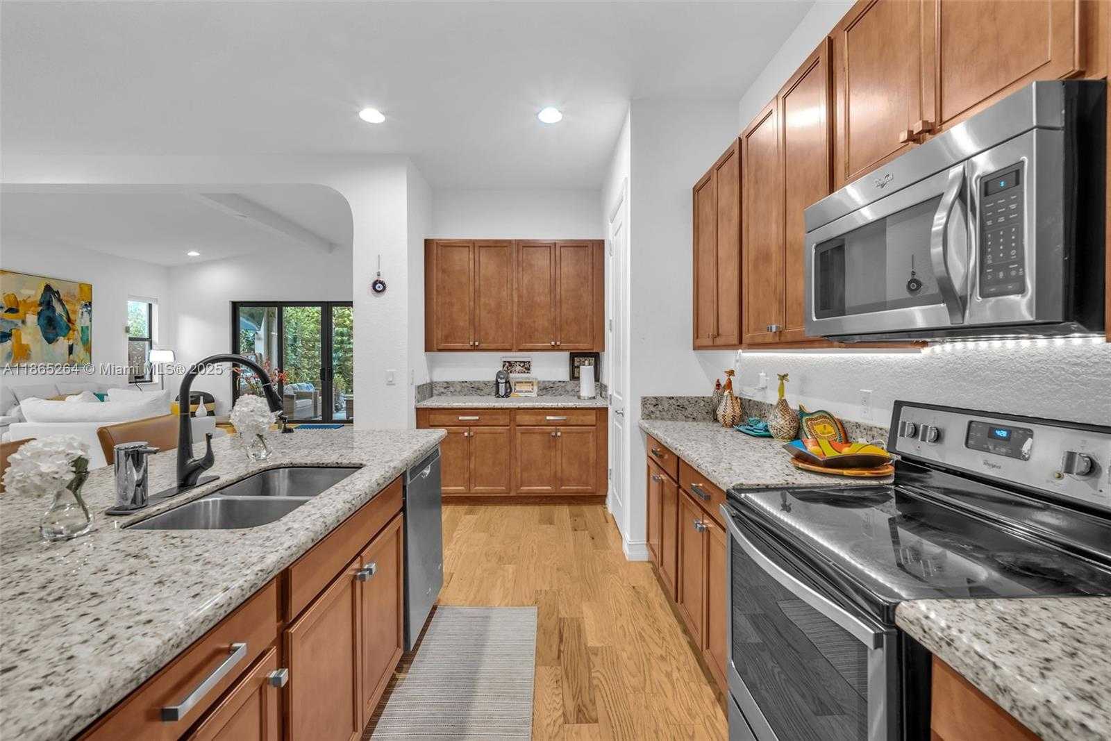 Small Image of 1281 SOUTH WEST 113TH WAY #1281, Pembroke Pines Number 14