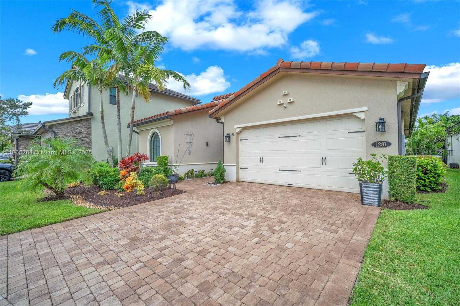 Small Image of 1281 SOUTH WEST 113TH WAY #1281, Pembroke Pines Number 3