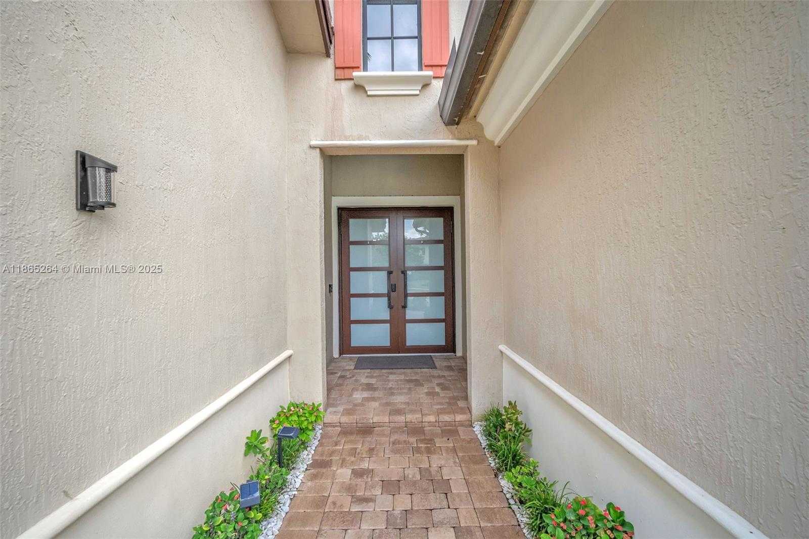 Small Image of 1281 SOUTH WEST 113TH WAY #1281, Pembroke Pines Number 4