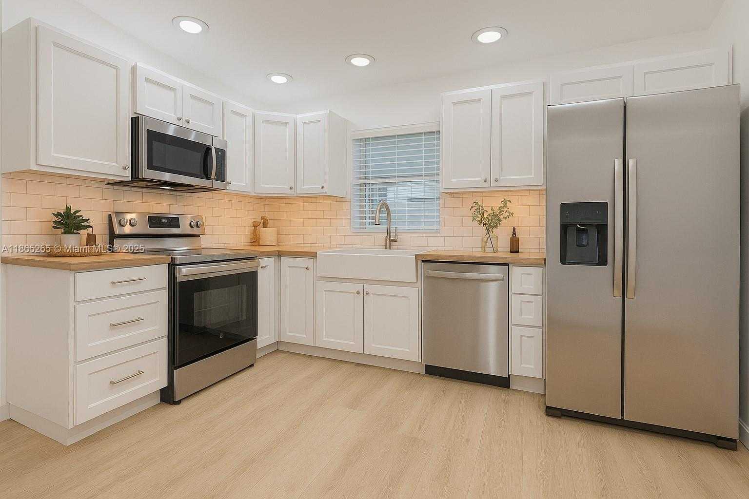 Small Image of 11637 SOUTH WEST 117TH CT, Miami Number 3