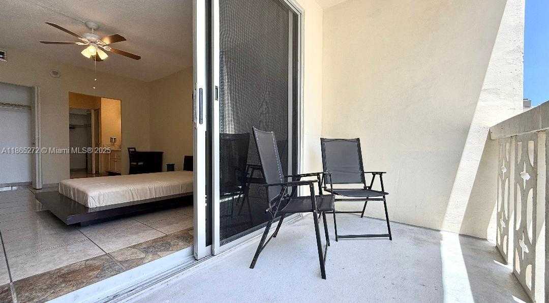 Small Image of 1817 SOUTH OCEAN DR #PH27, Hallandale Beach Number 12